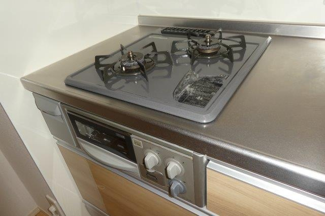 アースガーデンＳＯＪＡのキッチン|2口ガスコンロ