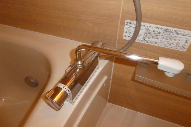 アースガーデンＳＯＪＡの浴室|サーモスタッド付き水栓