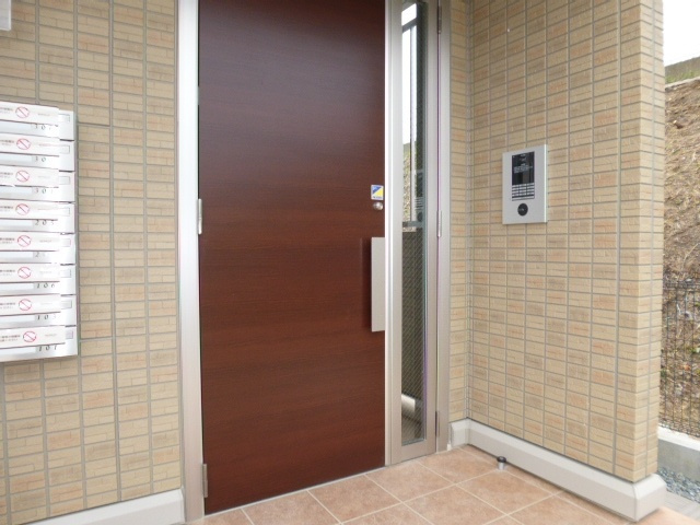 アースガーデンＳＯＪＡのエントランス|オートロック