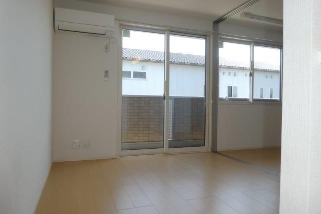 アースガーデンＳＯＪＡの居間・リビング