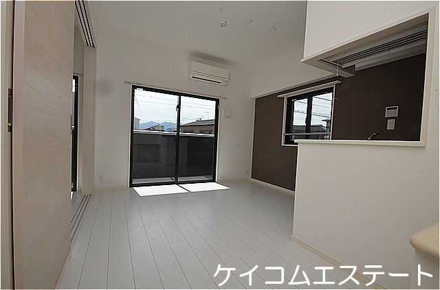 コンダクトレジデンスSANGAMORIの居間・リビング