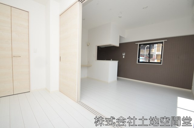 コンダクトレジデンスSANGAMORIの洋室