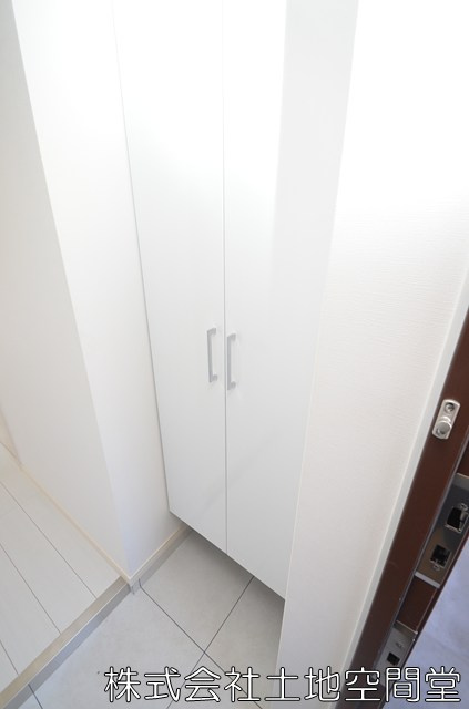 コンダクトレジデンスSANGAMORIの玄関