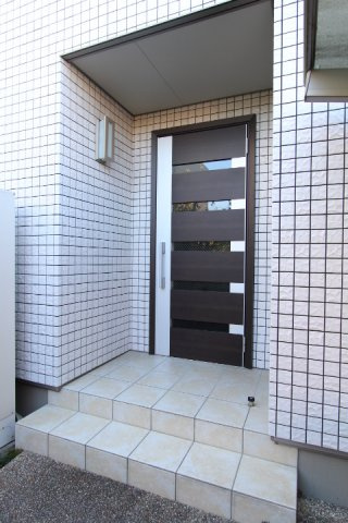 フィカーサ花長のエントランス