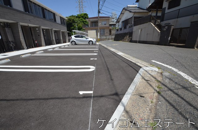 ラピュタ若葉の駐車場