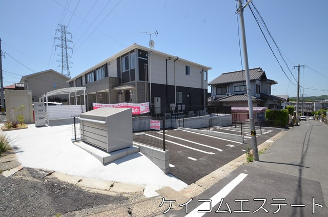 ラピュタ若葉の駐車場