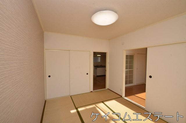 ハイツベルヴューの収納|和室6.0帖に押し入れ収納あり