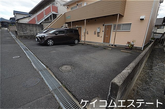 ハイツベルヴューの駐車場