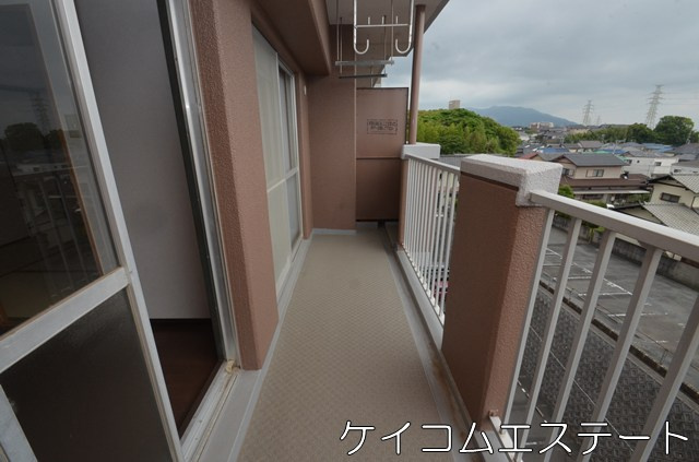 エクレール若葉台のバルコニー|鳩糞などもありません。