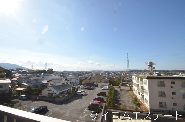 エクレール若葉台の展望|608号室ベランダからの展望です。見晴らしがとてもいいです。