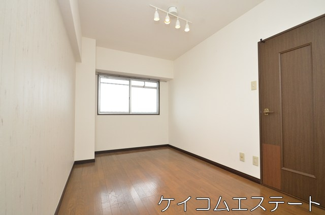 エクレール若葉台の洋室