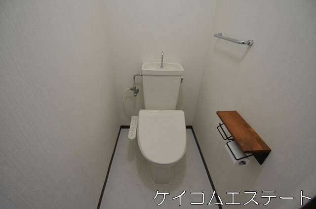 エクレール若葉台のトイレ|※温水洗浄便座はサービス品です。