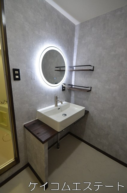 エクレール若葉台の独立洗面台|造作洗面化粧台がお洒落です。