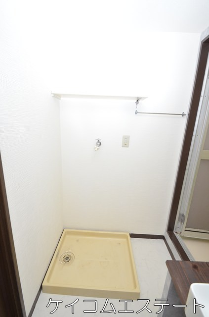 エクレール若葉台の洗面所|洗濯置き場、物置棚が便利がいいです。