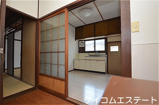 永犬丸4丁目テラスハウスの玄関