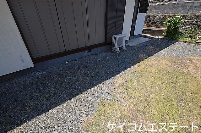 永犬丸4丁目テラスハウスの駐車場