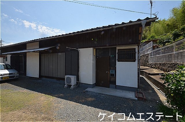 永犬丸4丁目テラスハウスの外観