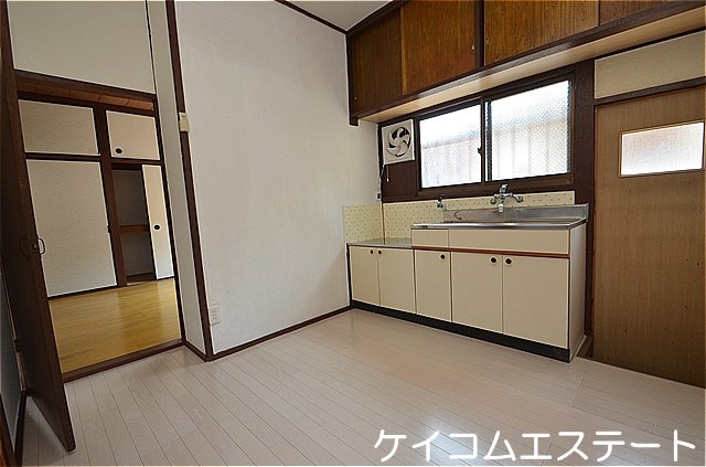 永犬丸4丁目テラスハウスの居間・リビング