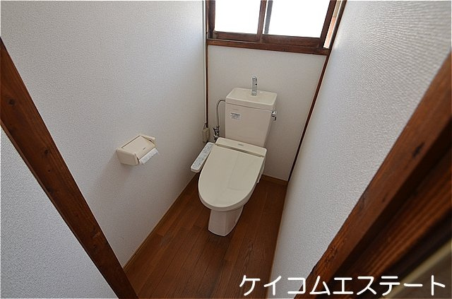 永犬丸4丁目テラスハウスのトイレ|温水洗浄便座（新品）