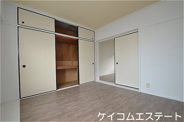 ヴィラナリー中間Ⅱ　5号棟の洋室