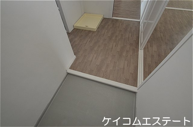 ヴィラナリー中間Ⅱ　5号棟の玄関