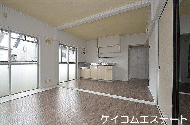 ヴィラナリー中間Ⅱ　5号棟の居間・リビング