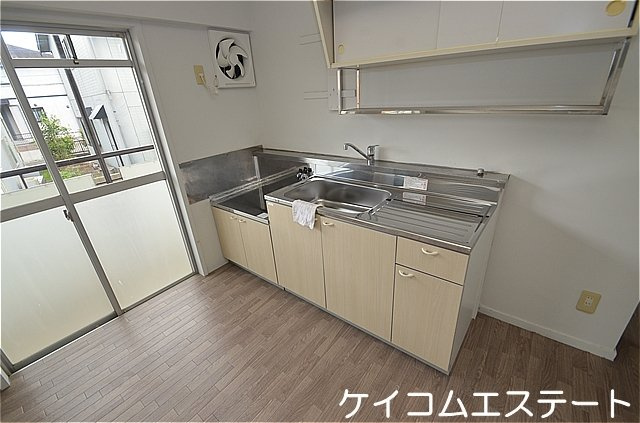 ヴィラナリー中間Ⅱ　5号棟のキッチン