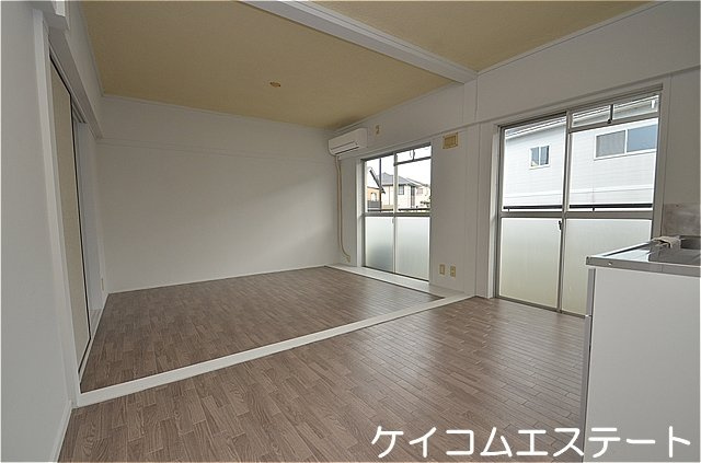 ヴィラナリー中間Ⅱ　5号棟の居間・リビング