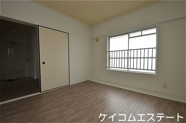 ヴィラナリー中間Ⅱ　5号棟の洋室