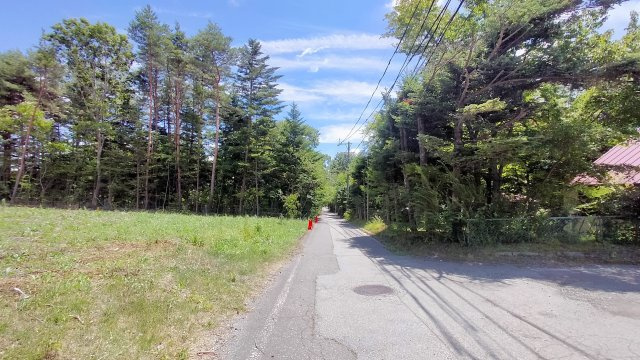 中軽井沢 大日向分譲地 建築条件付き土地 A区画の前面道路含む現地写真