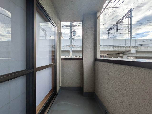 上鳴尾町20-11マンションのバルコニー|バルコニー。物干し金具付きです