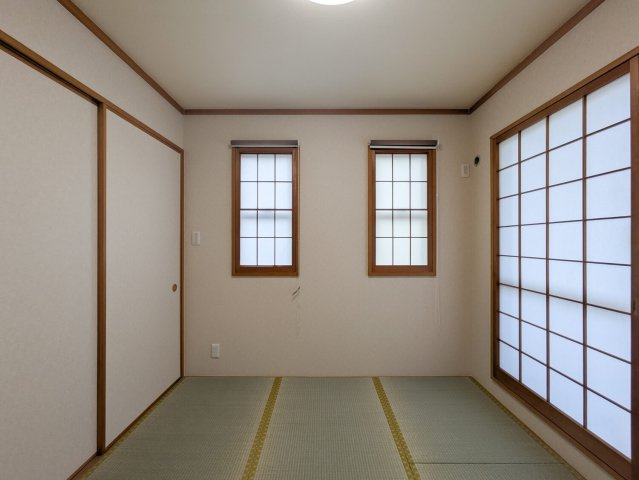 上鳴尾町20-11マンションの和室|障子のある落ち着いた和室