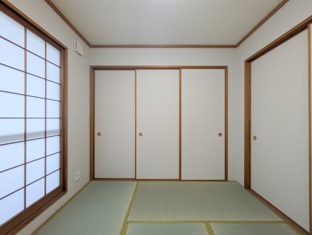 上鳴尾町20-11マンションの和室|和室。襖を開けるとLDKとつながります