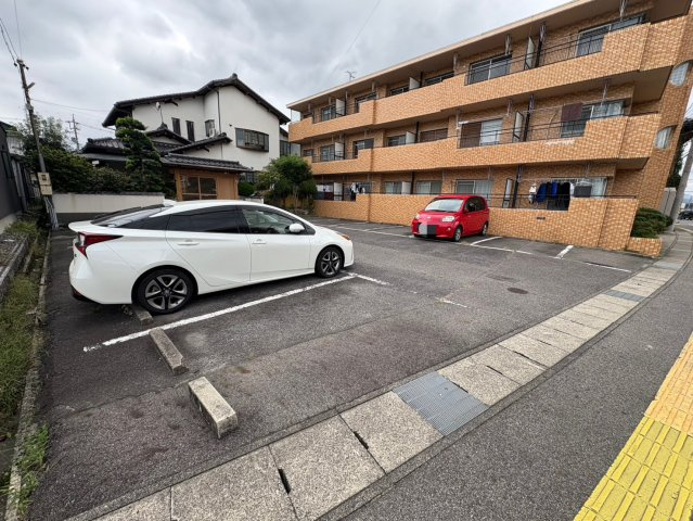 マリンハイツの駐車場