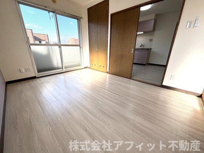 【居間・リビング】 | エバーグリーン手城 A棟 | 洋室6帖