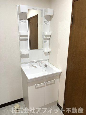 【洗面所】 | エバーグリーン手城 A棟 | 洗髪洗面化粧台