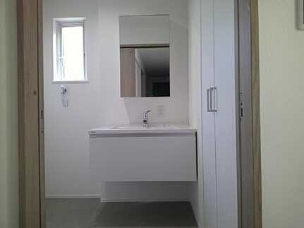 安芸郡府中町鹿籠2丁目　新築一戸建て(全2棟)の独立洗面台