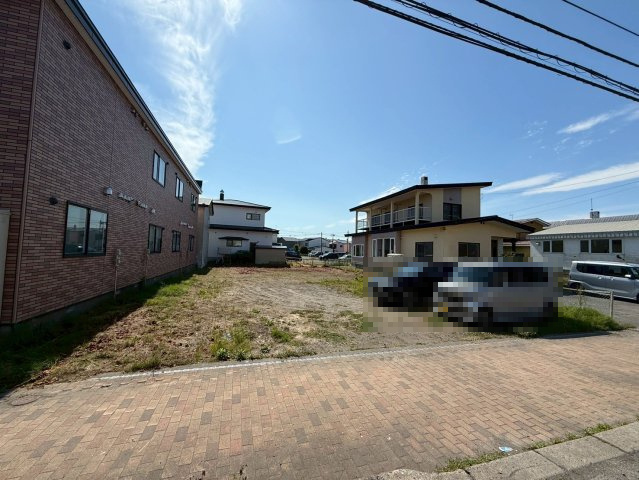 浪花町13丁目　売土地の前面道路含む現地写真