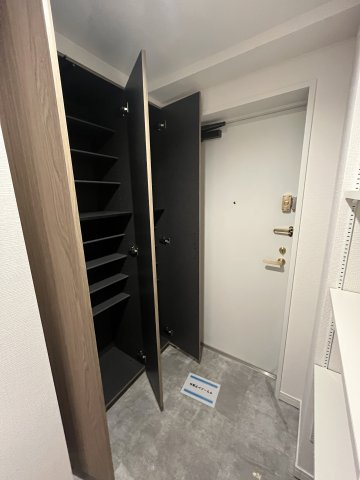 コスモつきみ野プライムコートの収納|シューズ収納たっぷり