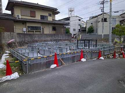 安芸郡府中町鹿籠2丁目　新築一戸建て(全2棟)の前面道路含む現地写真