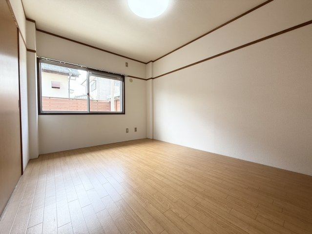 レピュート平田の洋室|陽当り良好！