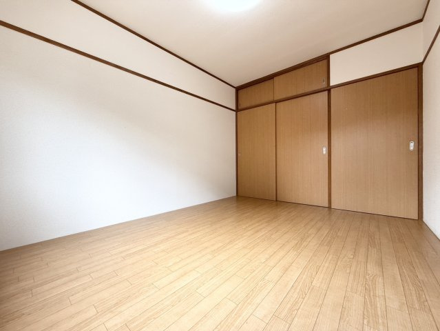 レピュート平田の洋室|収納スペースもたっぷりです