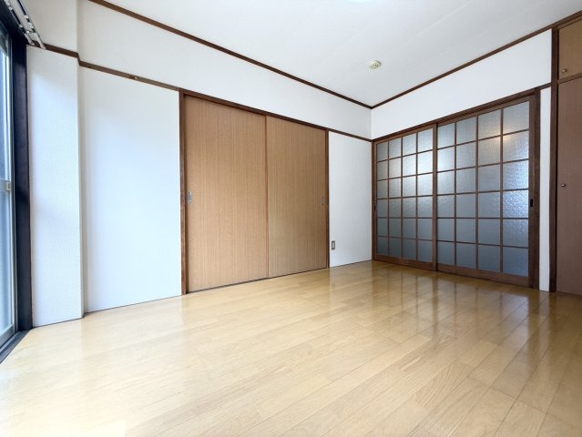 レピュート平田の洋室|南に面した6.0帖の洋室。陽当り良好です