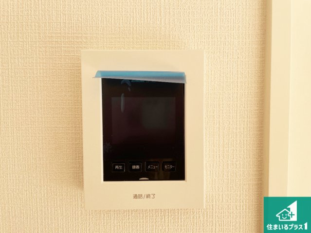 枚方市津田元町　第7期　新築一戸建ての防犯設備|カラーモニターインターホン！声だけでなく来訪者の姿や顔がモニターで確認できるので、小さなお子様がいらっしゃるご家庭でも安心できます！