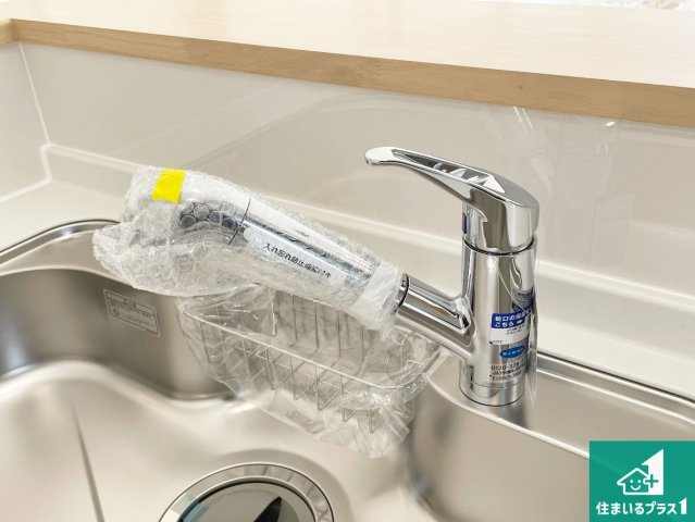 枚方市津田元町　第7期　新築一戸建ての設備|浄水器を内蔵！炊飯時、お茶を作る時に安心してお水を使えます！お湯と冷水、浄水と原水、シャワーの切替えもワンタッチです！