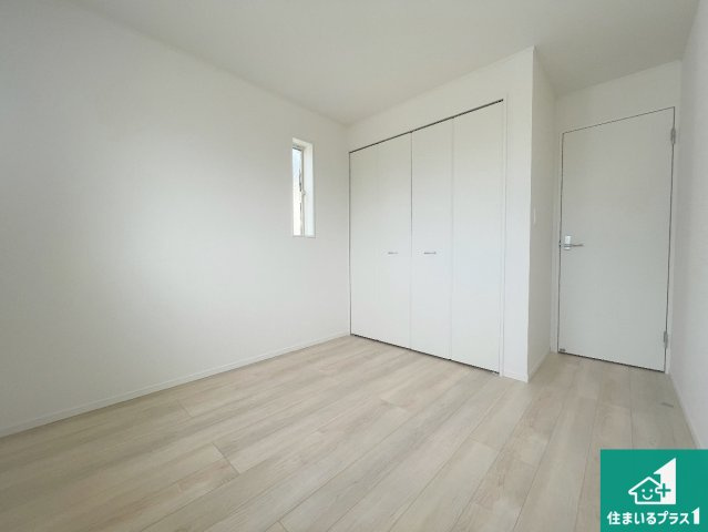 枚方市津田元町　第7期　新築一戸建ての洋室|収納スペースが充実しているので子供の成長に合わせてたくさん収納ができます！家族構成に合わせた様々な活用ができる収納！