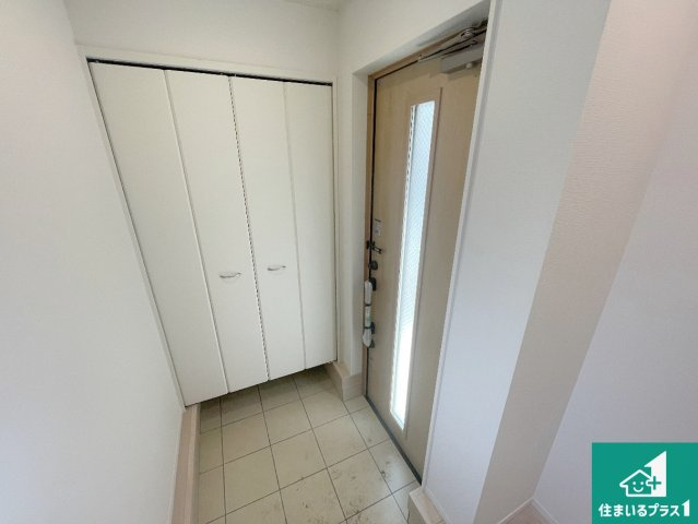 枚方市津田元町　第7期　新築一戸建ての玄関|シューズボックスにはたくさんの靴が収納できるので玄関周りはいつもスッキリ！ご家族が増えても安心！