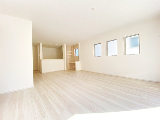 『八王子市新築戸建て』八王子市緑町776-5【仲介手数料無料】　６期の居間・リビング|～仲介手数料無料☆八王子ひなた不動産～　八王子市緑町　新築戸建て