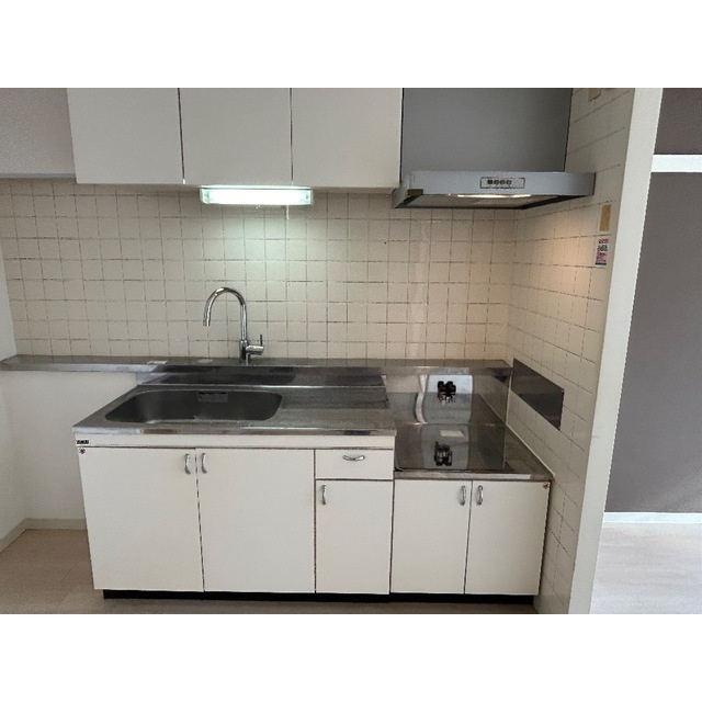 ホワイトパレス大宮のキッチン|コンパクトなキッチンで掃除もラクラク