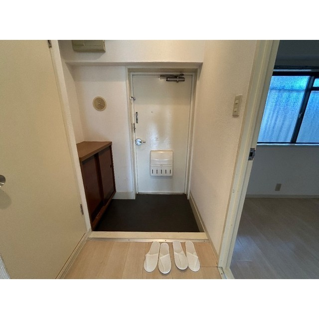 ホワイトパレス大宮の玄関|明るい玄関です